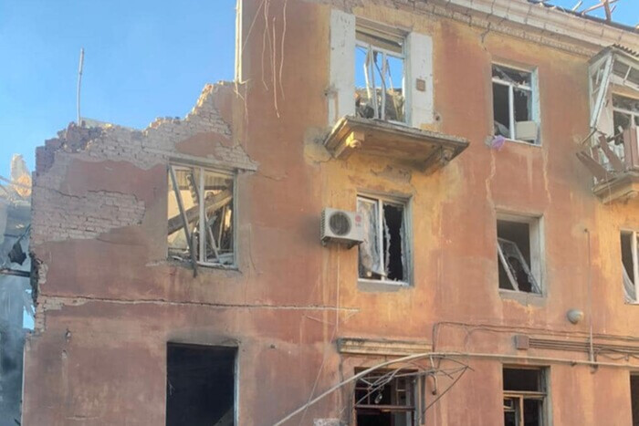 Рашисты ударили по Славянску: под завалами могут быть люди (фото)