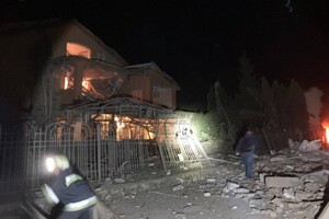 Ворожа ракета влучила в землю поблизу лікувальної установи