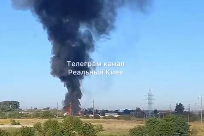 У Борисполі під час повітряної тривоги спалахнула пожежа (відео)