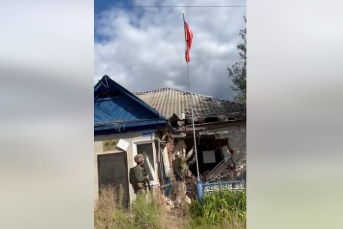 ЗСУ зняли прапор окупантів у селі на Харківщині: яскраве відео