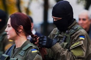 Як ставляться бійці до жінок в армії: зворушлива розповідь Міноборони (відео)