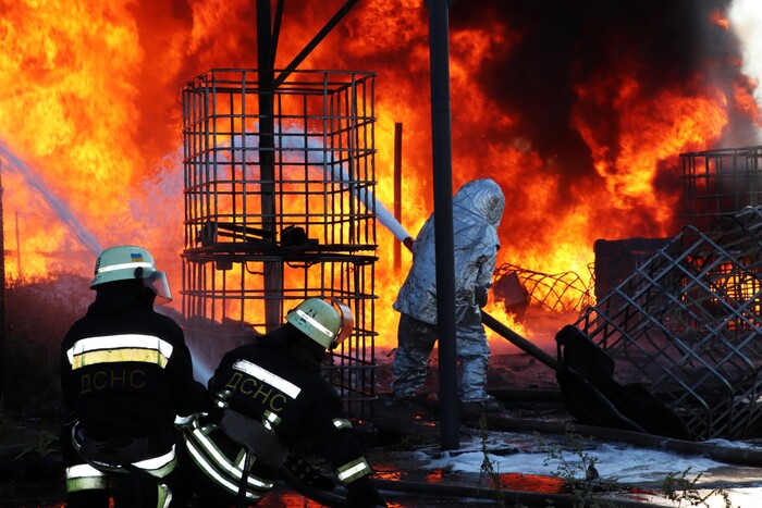 Можна зняти блокбастер: як рятувальники гасили пожежу на Київщині (фото)