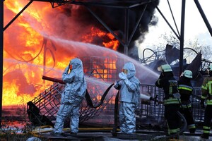 Можно снять блокбастер: как спасатели тушили пожар в Киевской области (фото)