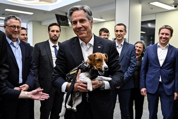 Госсекретарь США встретился с самым известным украинским псом (видео)