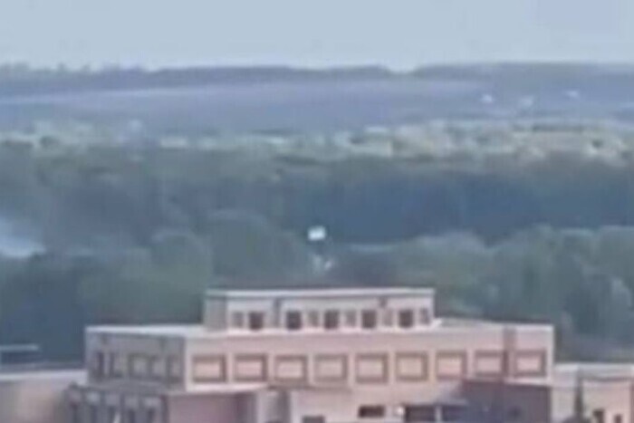 Над Балаклеей взвился украинский флаг (видео)