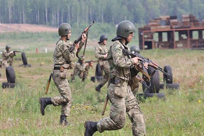 Біля кордону України білоруси відпрацюють «звільнення захоплених територій»