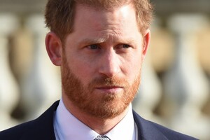 У мережу потрапили фото принца Гаррі, який плаче за королевою