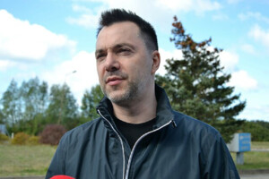 Арестович анонсував «загадкову» військову допомогу