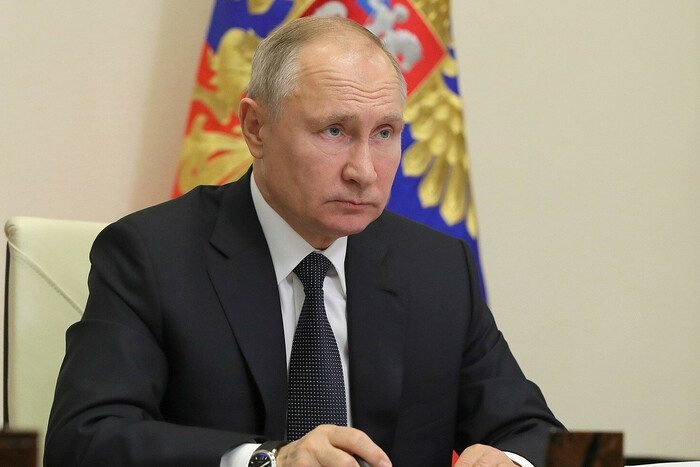 «Все пішло наперекосяк»: московські депутати вимагають відставки Путіна