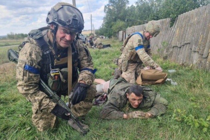 Десантники взяли у полон російського підполковника без штанів (фото)