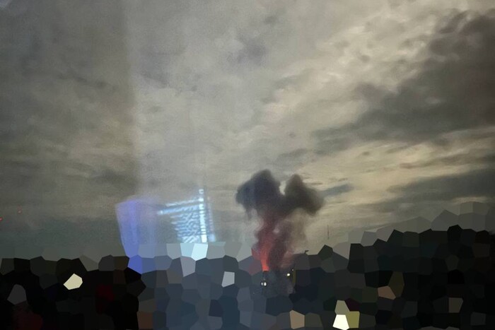 У Дніпрі пролунали вибухи: розпочалася пожежа