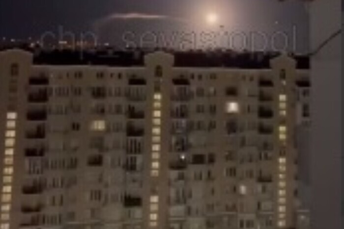 В Севастополе ночью раздавались взрывы (видео)