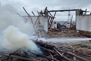 Зруйновані будинки, постраждали цивільні: фото наслідків авіаудару по Миколаївщині 
