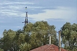 В окупованому Піщаному невідомі підняли український прапор