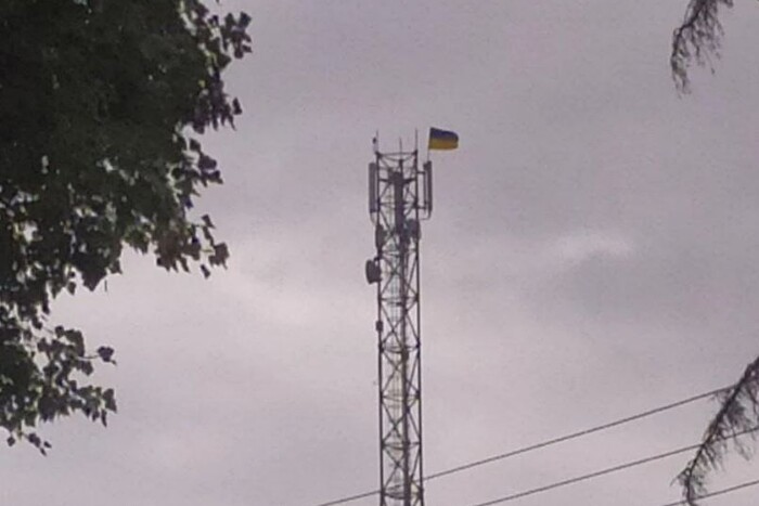 Сватівщина дочекалася: на Луганщині замайорів прапор України (фото)