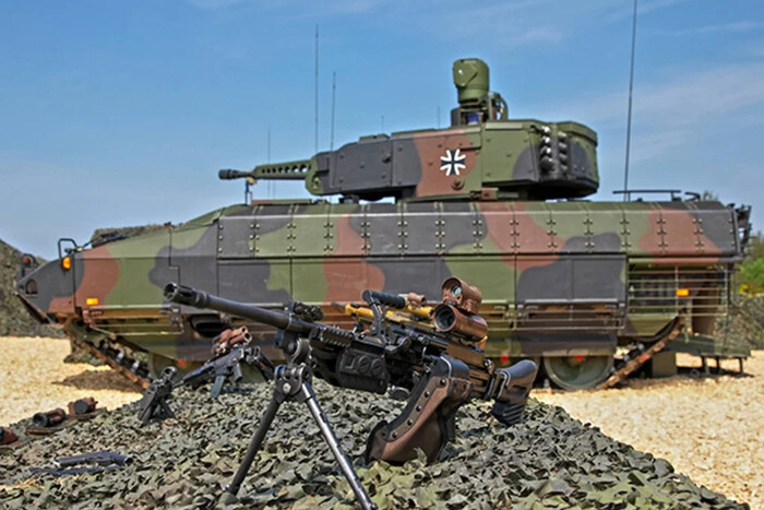 Міністерка оборони Німеччини пояснила, чому не дає важку зброю Україні