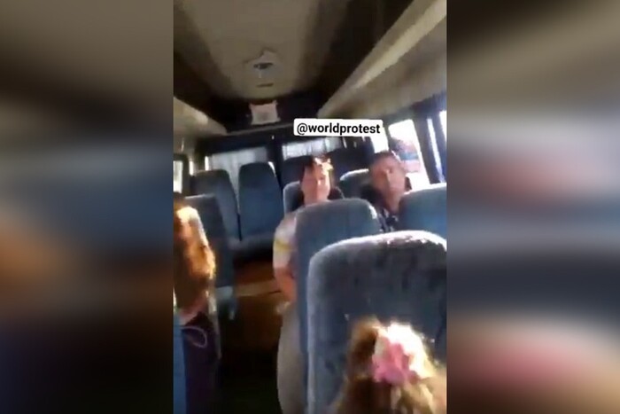 Грузини вигнали туристів з автобуса за вигук «Слава Росії» (відео)