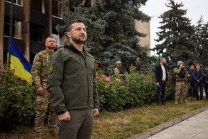 Зеленский посетил деоккупированный Изюм (фото)