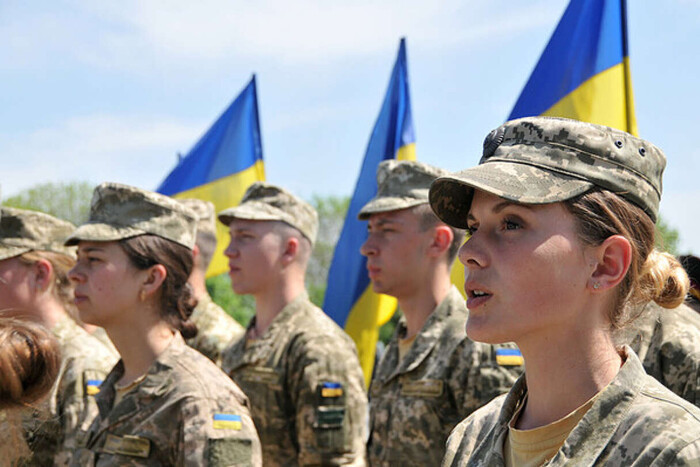 Официально: Минобороны отсрочило военный учет для женщин