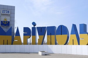 В окупованому Маріуполі на місцевій площі заспівали гімн України 