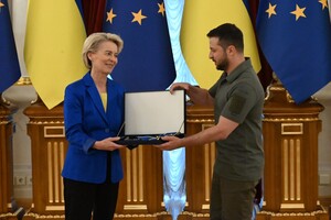 Зеленський нагородив орденом президентку Єврокомісії