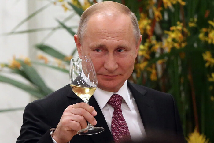 Путин запаниковал: Российские чиновники стали чаще пить алкоголь