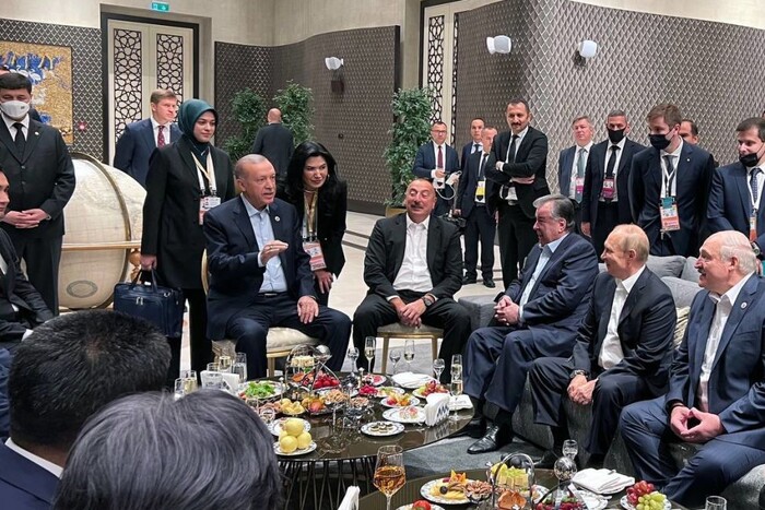 Путін та Лукашенко зустрілися із Ердоганом: мережа відреагувала мемами (фото, відео)