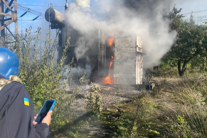 Окупанти обстріляли Слов’янську ТЕС, спалахнула пожежа (фото)