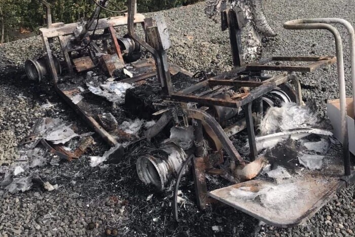Два автомобиля пропагандиста Киселева сгорели дотла: появились фото