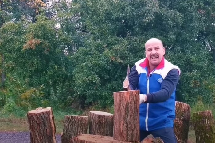 Лукашенко із дровами став героєм пародії (відео)
