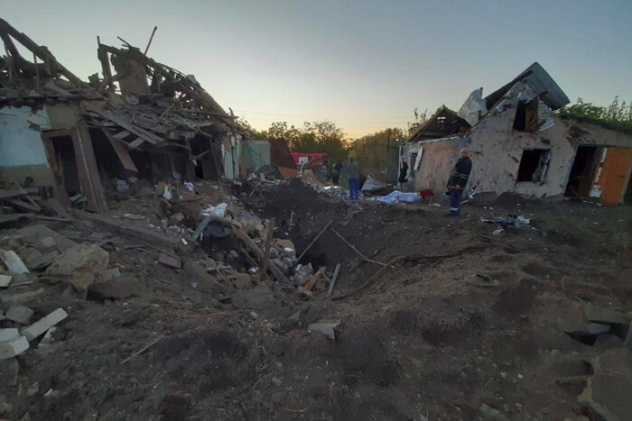 Руїни та величезні вирви: фото наслідків удару по селу під Запоріжжям