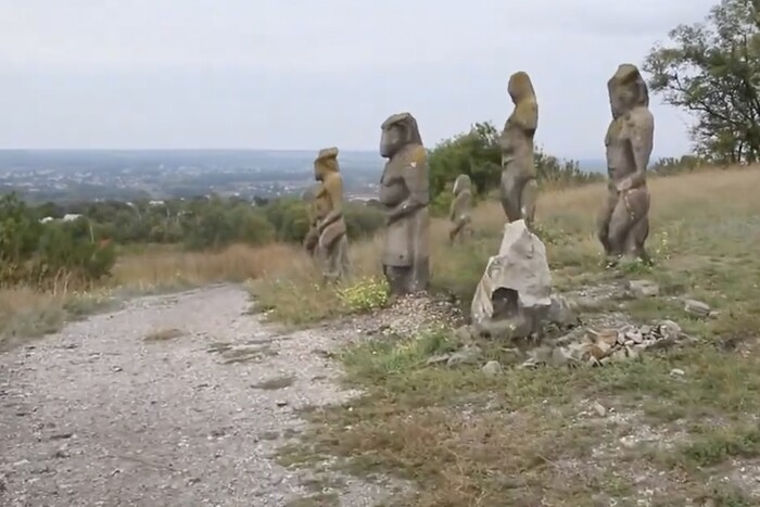 Стояли тисячу років. Росіяни розбили кам’яних половецьких баб біля Ізюма