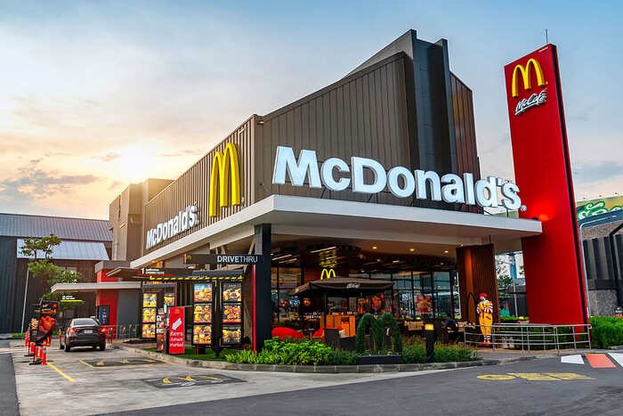 McDonald’s відновлює роботу перших трьох ресторанів у Києві: подробиці