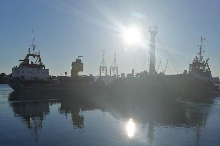Зерновий коридор: з українських портів відправилися ще чотири судна