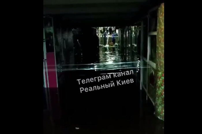У Києві затопило станцію «Академмістечко» (відео)