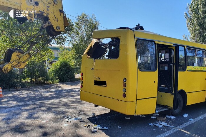 В Одесі автокран протаранив маршрутку: є постраждалі (фото)