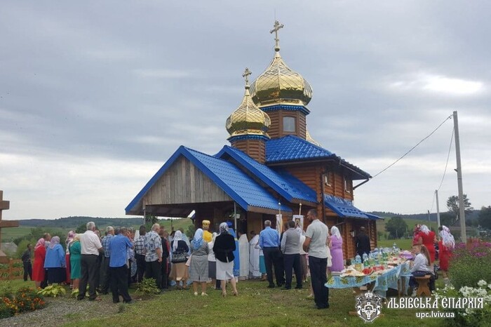 Ходять у московську церкву. Жителі села на Львівщині вимагають звільнення вчителів місцевої школи