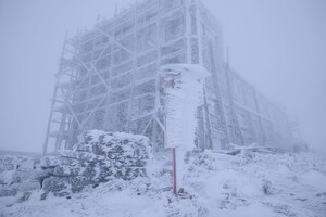 Карпати замітає снігом: рятувальники просять утриматись від мандрівок (відео)