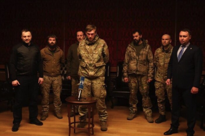 Звільнені командири «Азова» будуть у Туреччині до кінця війни 