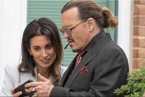 Джонні Депп зустрічається з заміжнею адвокаткою, яка захищала його в суді проти Ембер Херд