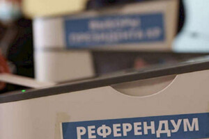 Як рашисти впрошують людей йти на «референдум» (відео)