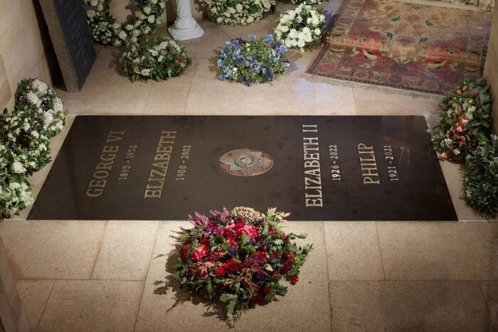 Букінгемський палац опублікував перше фото надгробка королеви Єлизавети ІІ