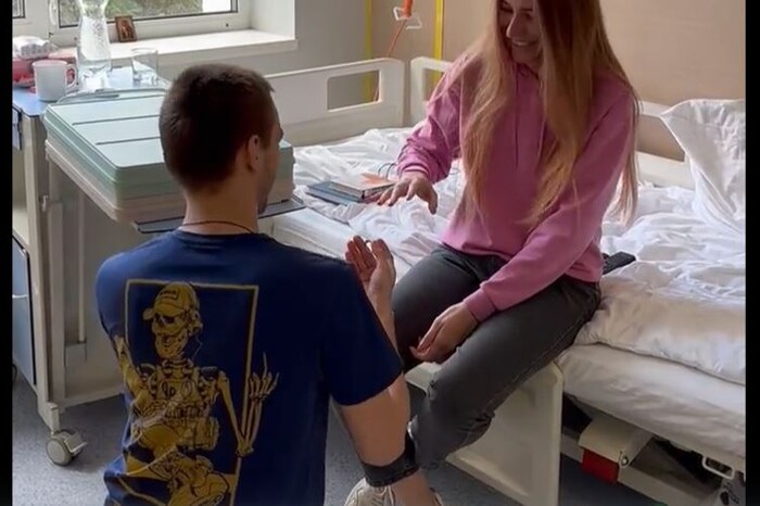 Командир «Азова» після полону освідчився коханій: зворушливе відео