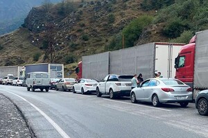 Кілометрові черги російських автівок вишикувалися на кордонах з Казахстаном, Грузією, Монголією