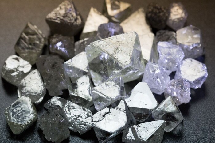 ЄС пропонує повністю заборонити імпорт алмазів із РФ