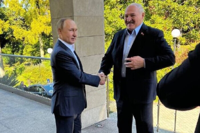 Лукашенко срочно прилетел в Россию (фото)
