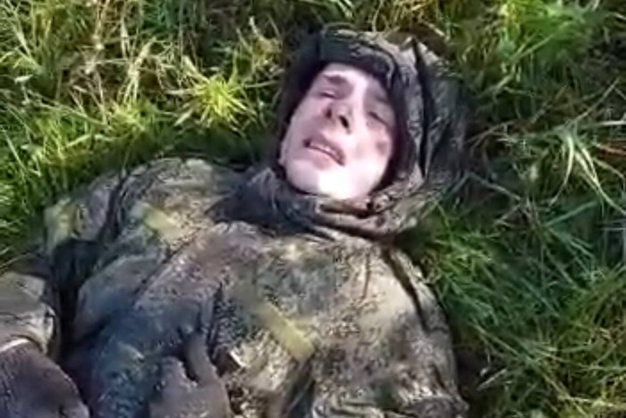 Окупант розплакався, побачивши українських військових (відео)