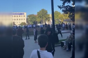 Бійки з поліцією та перекриті вулиці: нові відео протестів у Дагестані