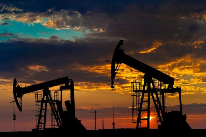 В мире продолжают падать цены на нефть – Reuters