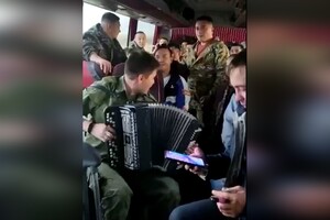 Схоже, чоловіки радіють тому, що їх відправляють на смерть